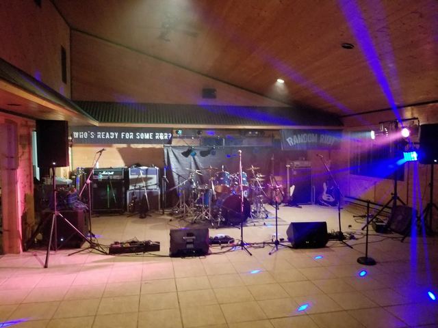 Random Riot live