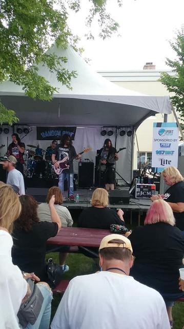 Random Riot live