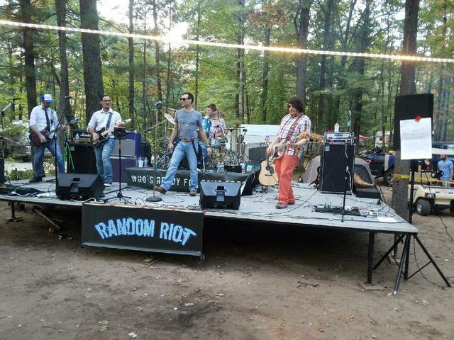 Random Riot live