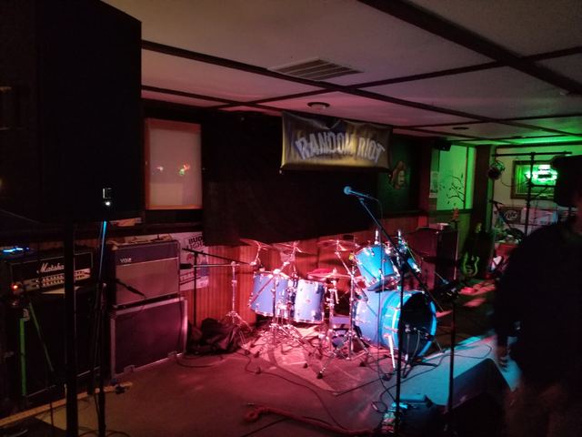 Random Riot live