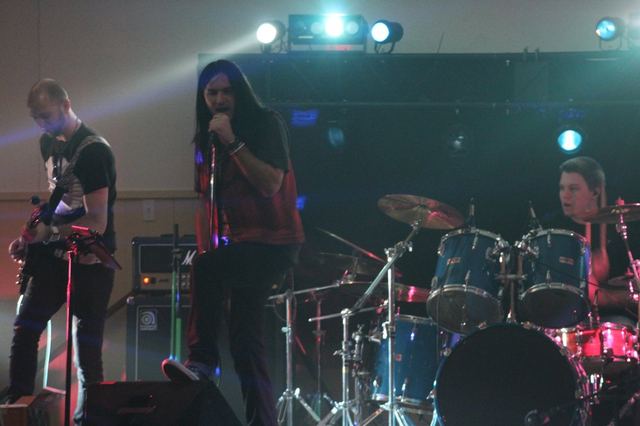 Random Riot live