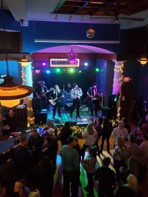 Random Riot live