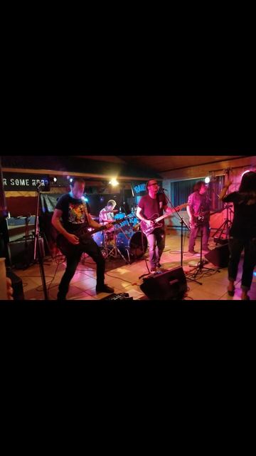 Random Riot live