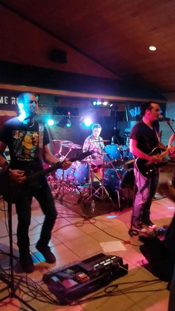 Random Riot live