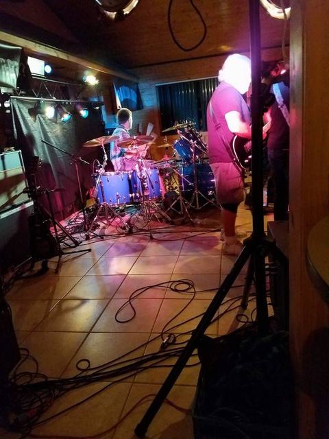 Random Riot live