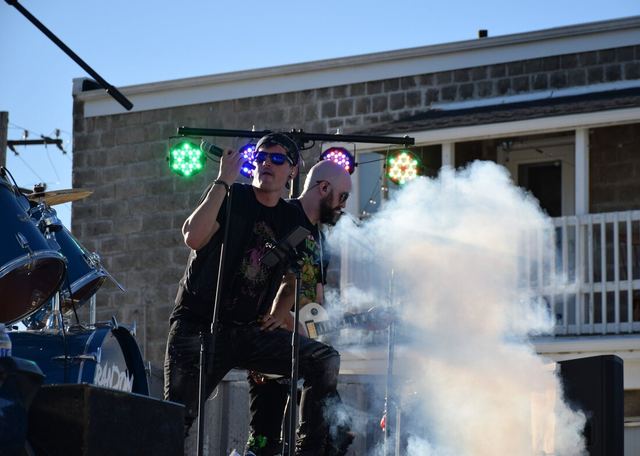 Random Riot live