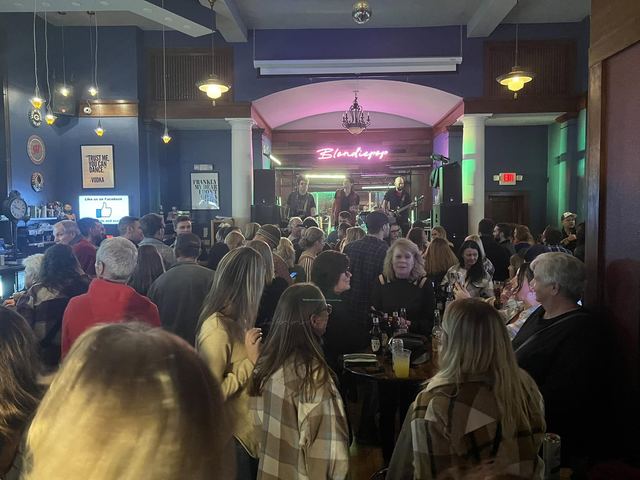 A busy room at Blondiepop, every table full while the band plays